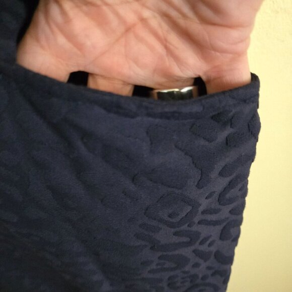 J. Mclaughlin Catalyst Dress Navy Catalina Cloth Tone On Tone Animal Texture Pri - Picture 6 of 8